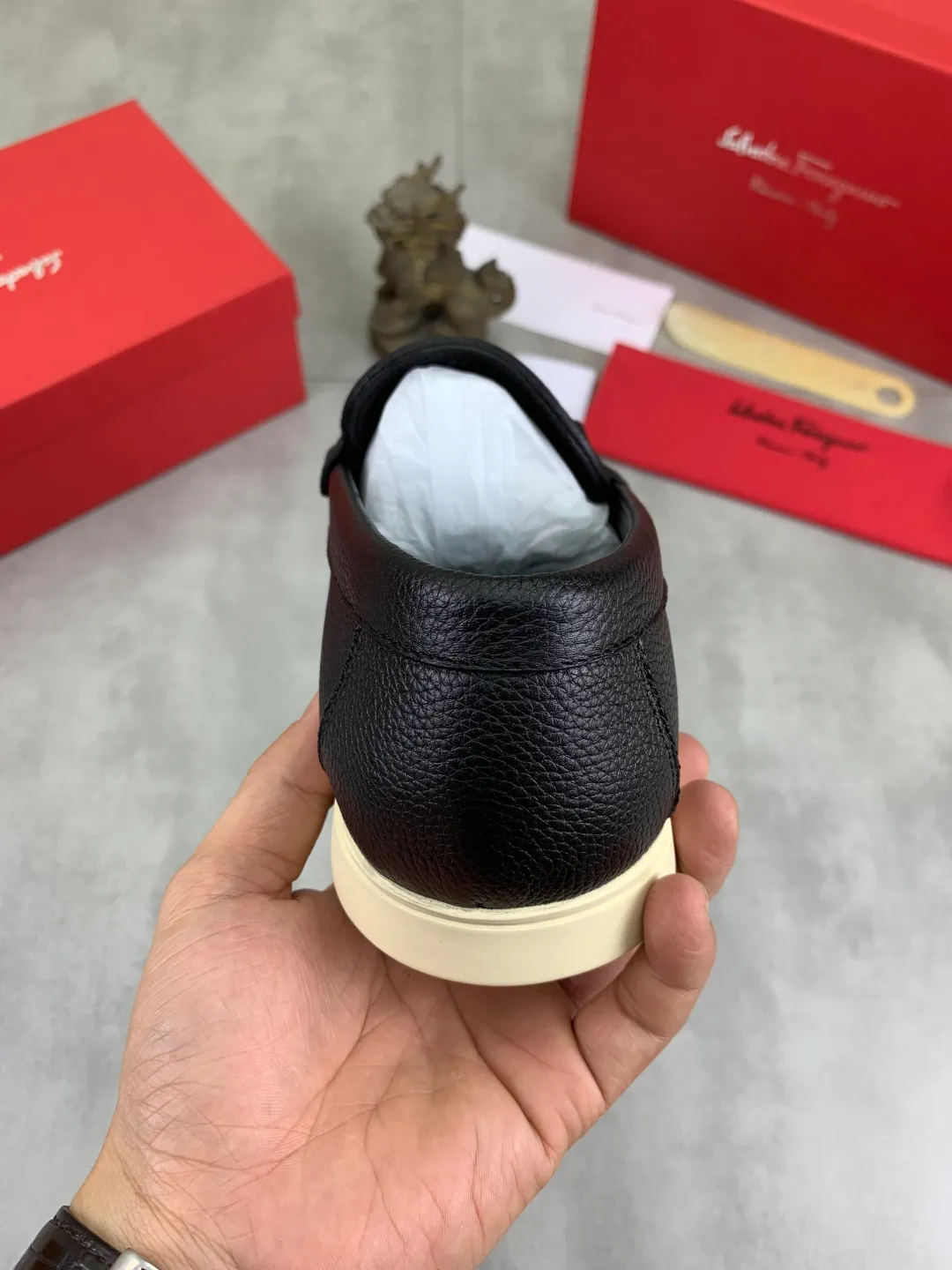 Men's Men's Shoes 💰P580💰[New Style] Water-dyed Niuli 🆘[Salvatore Ferragamo] Ferragamo's latest casual business leather shoes for men! Listed simultaneously! The fabric is made of specially imported original pebbled calfskin, and the lining is made of imported water-dyed cowhide. It is absolutely luxurious and leads the fashion trend. Matching code: 38-44 (45 and 46 can be customized) Black, brown and burgundy colors available